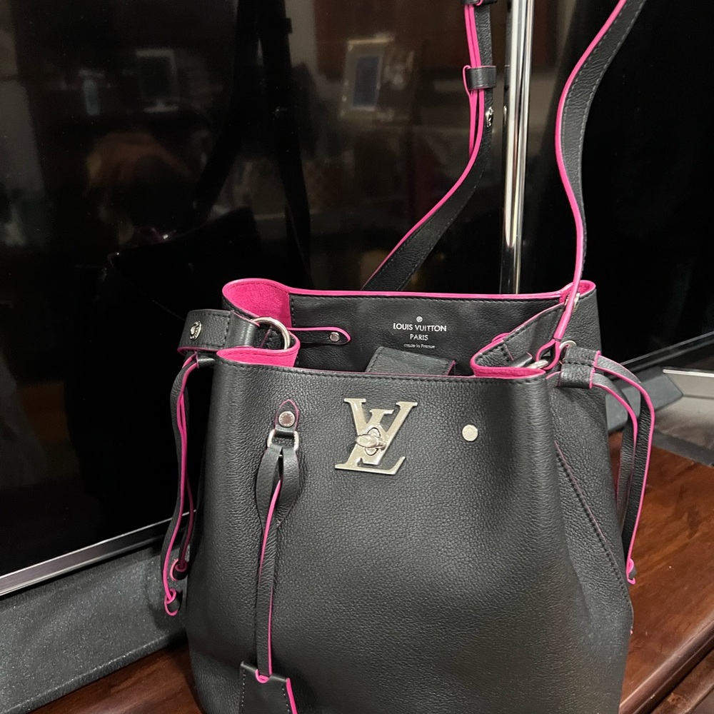 LOUIS VUITTON Lockme Bucket Calf Leather Shoulder Bag Marine Rouge - Picture 14 of 14